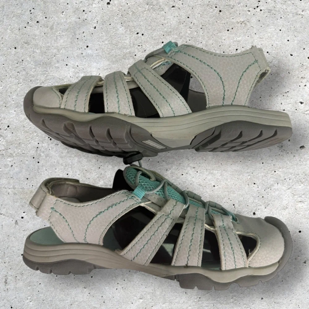 Kids Eddie Bauer Kristen bump toe sandals size 2